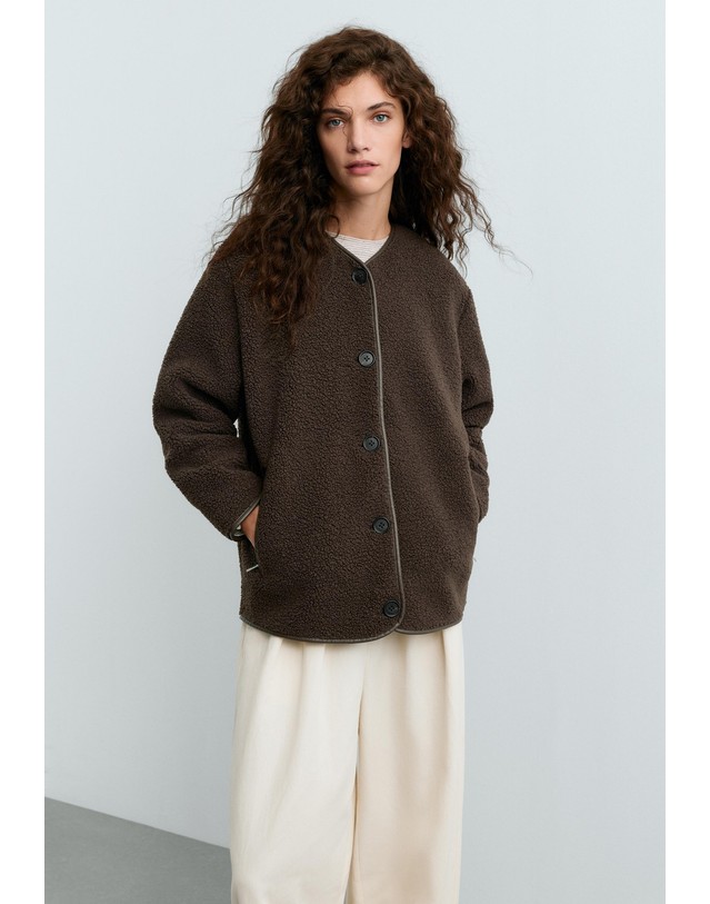 오이쇼 오이쇼 라운드넥 시어링 버튼 자켓 6508/740/716 DARK BROWN 초콜릿 착용컷