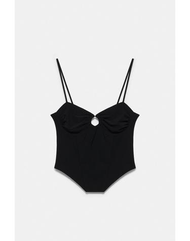 풀앤베어 넥라인 아플리케 민소매 스트랩 탑 7230/423 BLACK