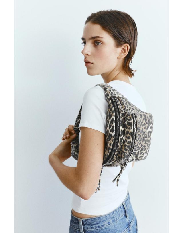 풀앤베어 풀앤베어 애니멀 프린트 캔버스 벨트백 4184/740 LEOPARD 멀티컬러 착용컷