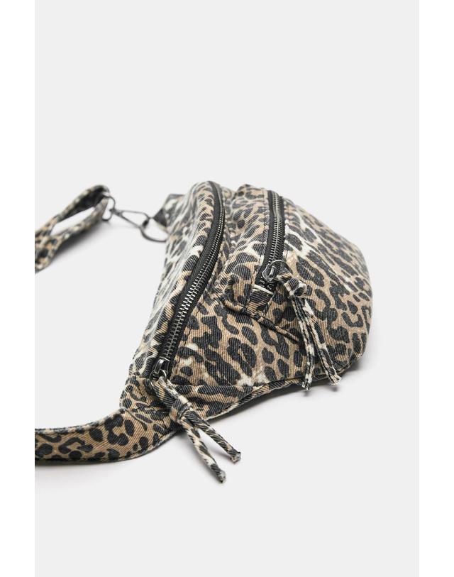 풀앤베어 풀앤베어 애니멀 프린트 캔버스 벨트백 4184/740 LEOPARD 멀티컬러 착용컷
