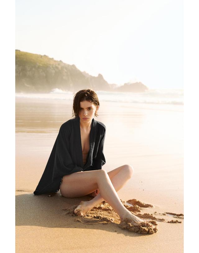 풀앤베어 풀앤베어 볼륨 소매 시폰 기모노 가디건 3721/357 BLACK 블랙 착용컷