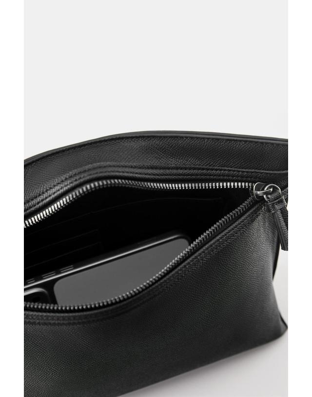 풀앤베어 풀앤베어 레더 핸들 클러치백 5013/840 BLACK 블랙 착용컷