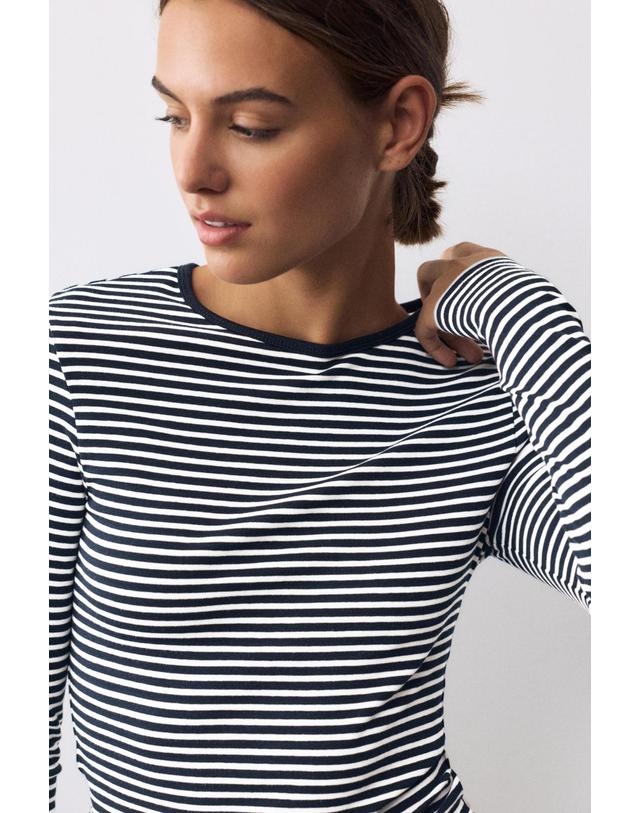 풀앤베어 풀앤베어 스트라이프 슬림핏 긴팔 티셔츠 7230/386 STRIPED 퍼플 착용컷