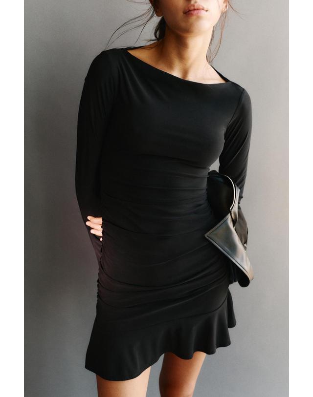 풀앤베어 풀앤베어 셔링 보트넥 긴팔 미니 원피스 7380/329 BLACK 블랙 착용컷