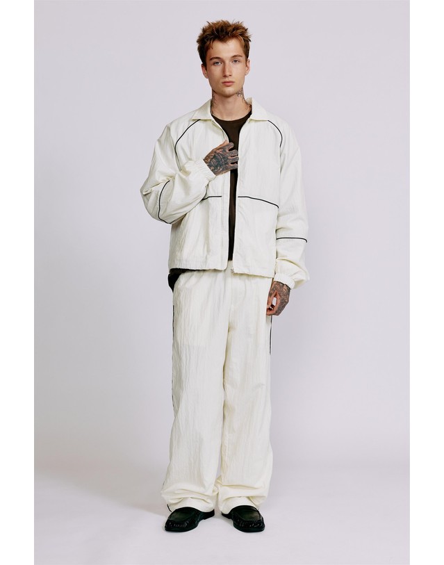 풀앤베어 풀앤베어 배색 스티치 경량 조거 팬츠 7671/503 OFF WHITE 아이보리 착용컷