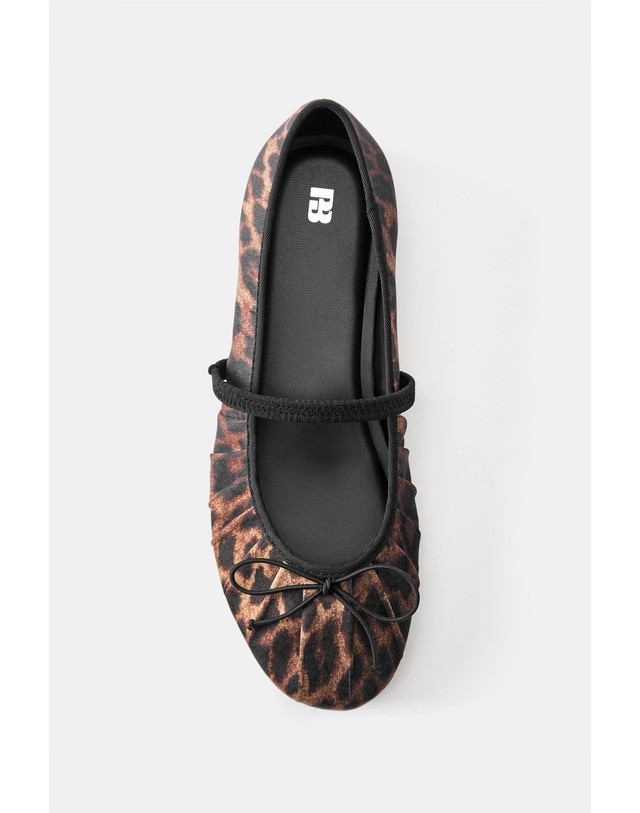 풀앤베어 풀앤베어 애니멀 프린트 발레리나 플랫 1415/840 LEOPARD 멀티컬러 착용컷