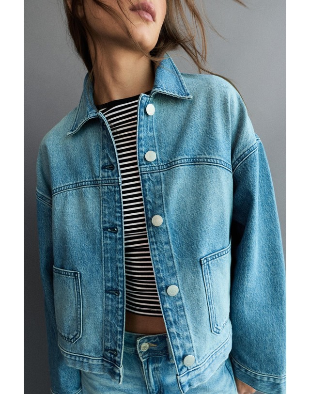 풀앤베어 풀앤베어 박시핏 포켓 데님 오버셔츠 7460/319 PALE BLUE 블루 착용컷