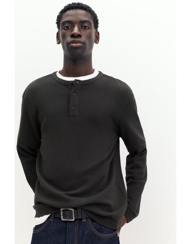 풀앤베어 풀앤베어 와플 니트 헨리넥 긴팔 티셔츠 7230/569 ANTHRACITE GREY 그레이 착용컷
