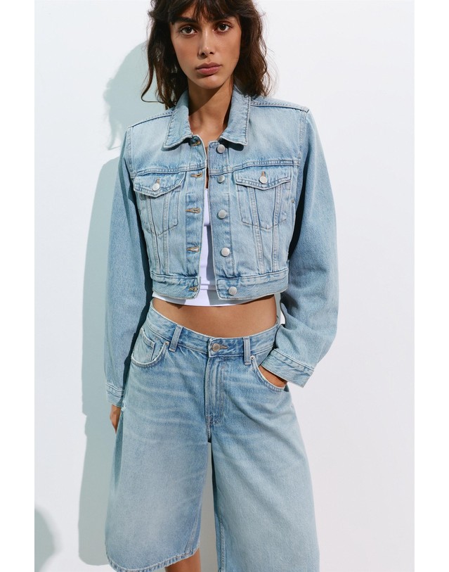 풀앤베어 풀앤베어 포켓 버튼 크롭 데님 재킷 7221/301 PALE BLUE 블루 착용컷