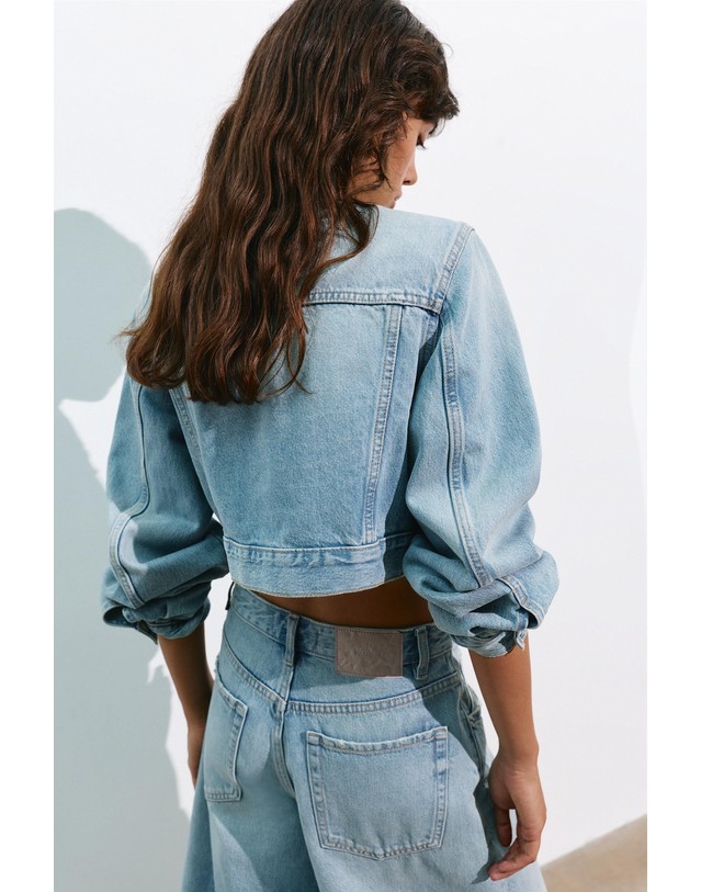 풀앤베어 풀앤베어 포켓 버튼 크롭 데님 재킷 7221/301 PALE BLUE 블루 착용컷