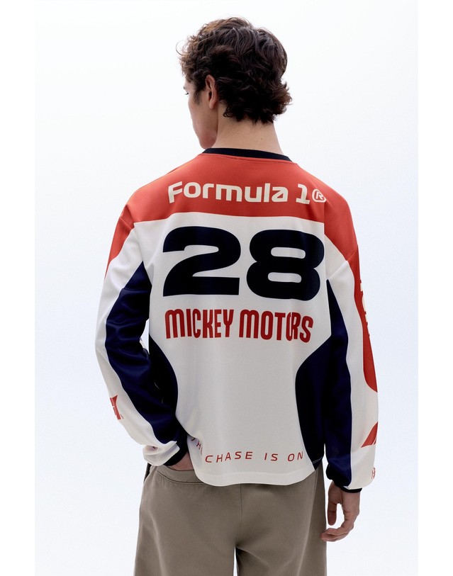 풀앤베어 풀앤베어 디즈니 F1 그래픽 긴팔 티셔츠 7231/534 OFF WHITE 멀티컬러 착용컷