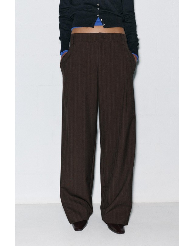 풀앤베어 풀앤베어 핀스트라이프 다트 와이드 팬츠 7675/354 STRIPED 초콜릿 착용컷