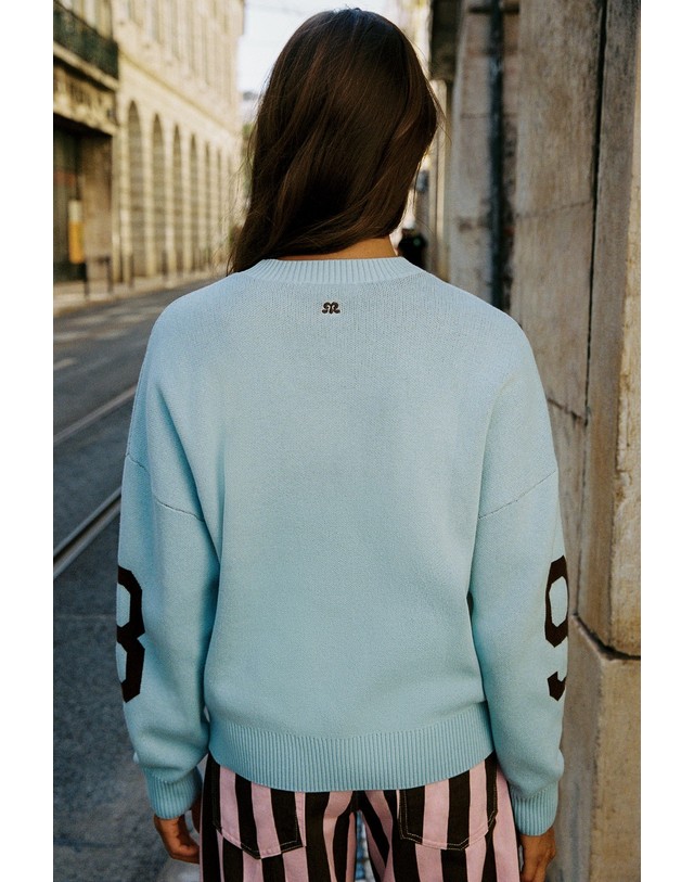 풀앤베어 풀앤베어 오버핏 넘버 그래픽 니트 스웨터 7540/328 PASTEL BLUE 블루 착용컷
