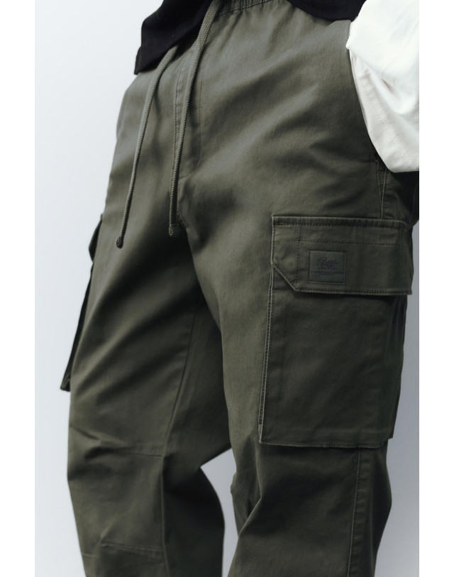 풀앤베어 풀앤베어 드로스트링 카고 조거 팬츠 7670/504 PALE KHAKI 카키 착용컷