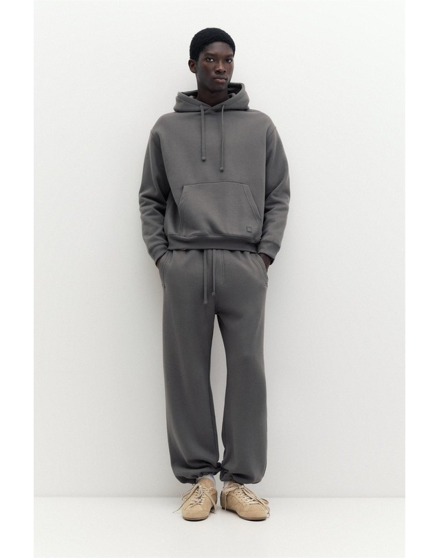 풀앤베어 풀앤베어 베이직 배기핏 트레이닝 팬츠 7670/507 ANTHRACITE GREY 그레이 착용컷