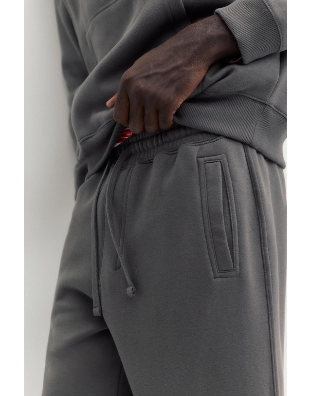 풀앤베어 풀앤베어 베이직 배기핏 트레이닝 팬츠 7670/507 ANTHRACITE GREY 그레이 착용컷