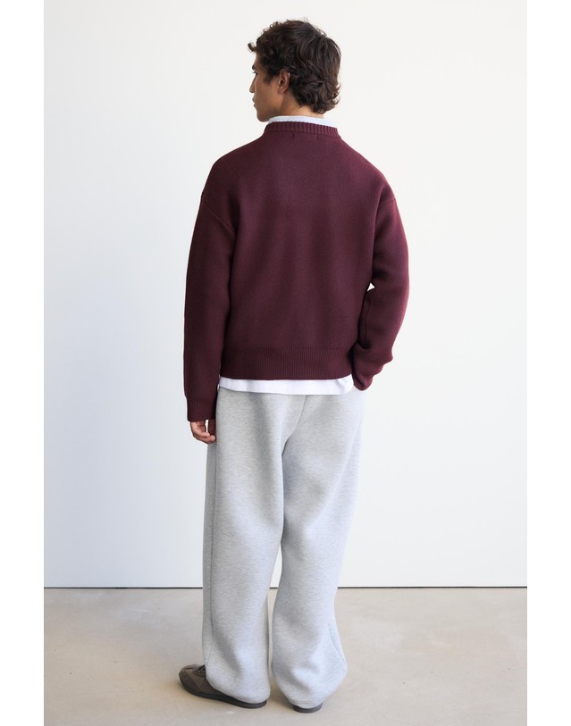 풀앤베어 풀앤베어 자수 레터링 라운드넥 스웨터 7540/518 BURGUNDY 레드 착용컷