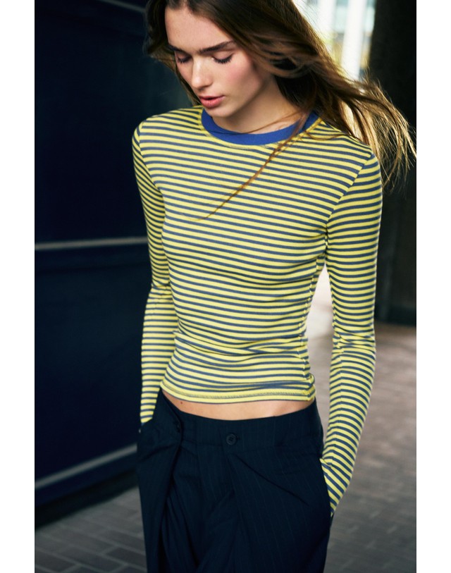 풀앤베어 풀앤베어 스트라이프 슬림핏 긴팔 티셔츠 7232/340 STRIPED 멀티컬러 착용컷