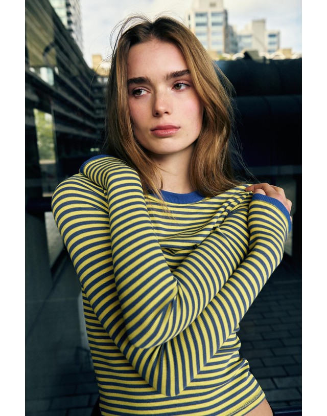 풀앤베어 풀앤베어 스트라이프 슬림핏 긴팔 티셔츠 7232/340 STRIPED 멀티컬러 착용컷