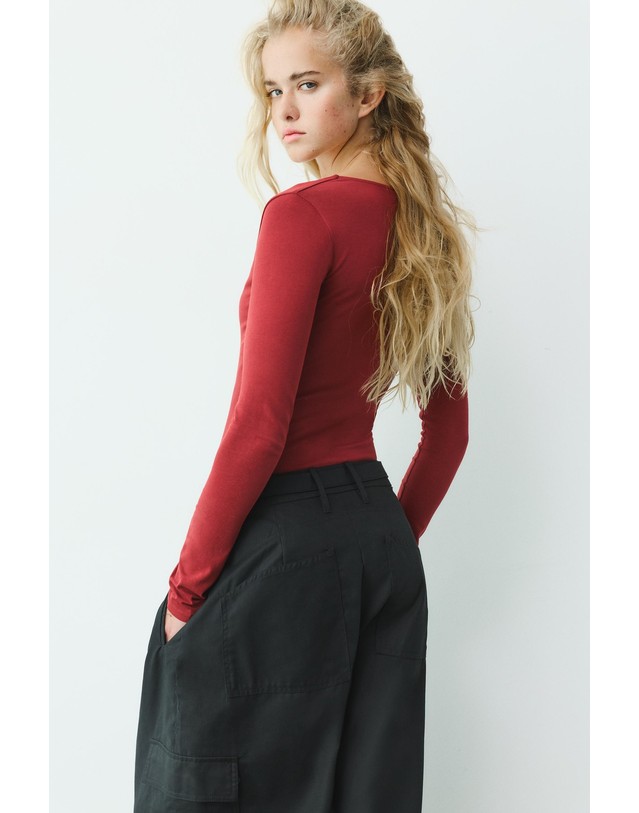 풀앤베어 풀앤베어 브이넥 긴팔 바디수트 7231/304 BURGUNDY 레드 착용컷