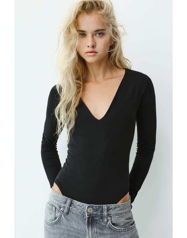 풀앤베어 풀앤베어 브이넥 긴팔 바디수트 7231/304 BLACK 블랙 착용컷