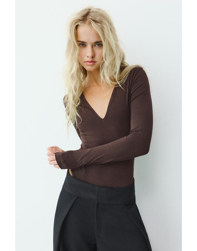 풀앤베어 풀앤베어 브이넥 긴팔 바디수트 7231/304 BROWN 초콜릿 착용컷