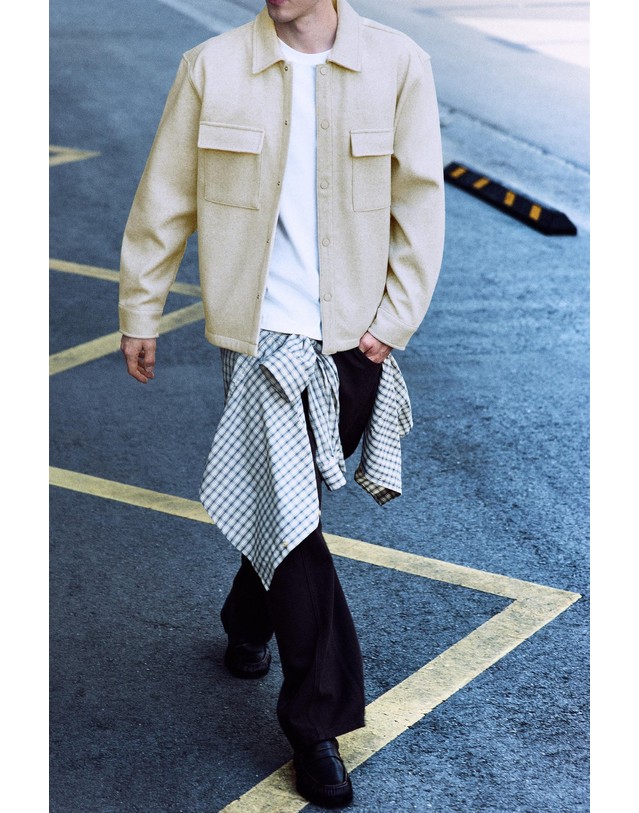 풀앤베어 풀앤베어 플랩 포켓 버튼 오버셔츠 7460/550 OFF WHITE 아이보리 착용컷