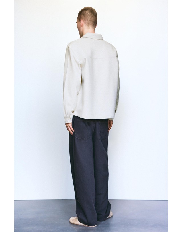 풀앤베어 풀앤베어 플랩 포켓 버튼 오버셔츠 7460/550 OFF WHITE 아이보리 착용컷