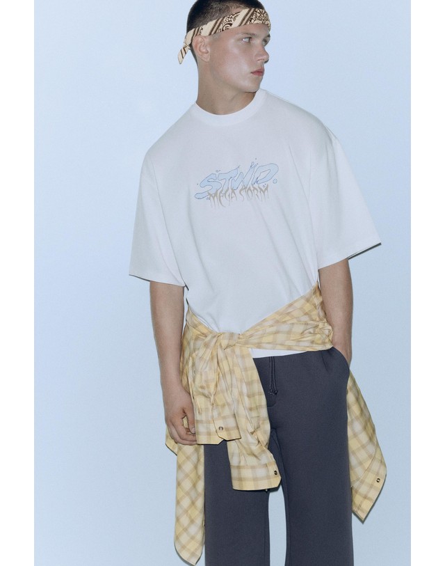 풀앤베어 풀앤베어 오버핏 그래픽 라운드넥 반팔 티셔츠 7232/552 OFF WHITE 아이보리 착용컷