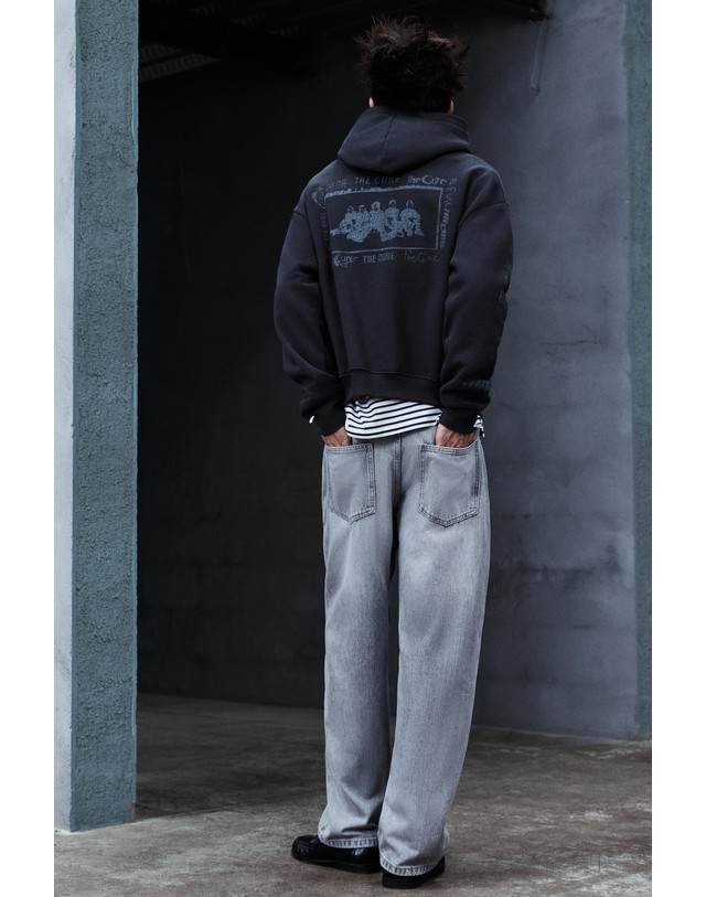 풀앤베어 풀앤베어 오버핏 레터링 포켓 후드 맨투맨 7551/914 DARK ANTHRACITE 그레이 착용컷