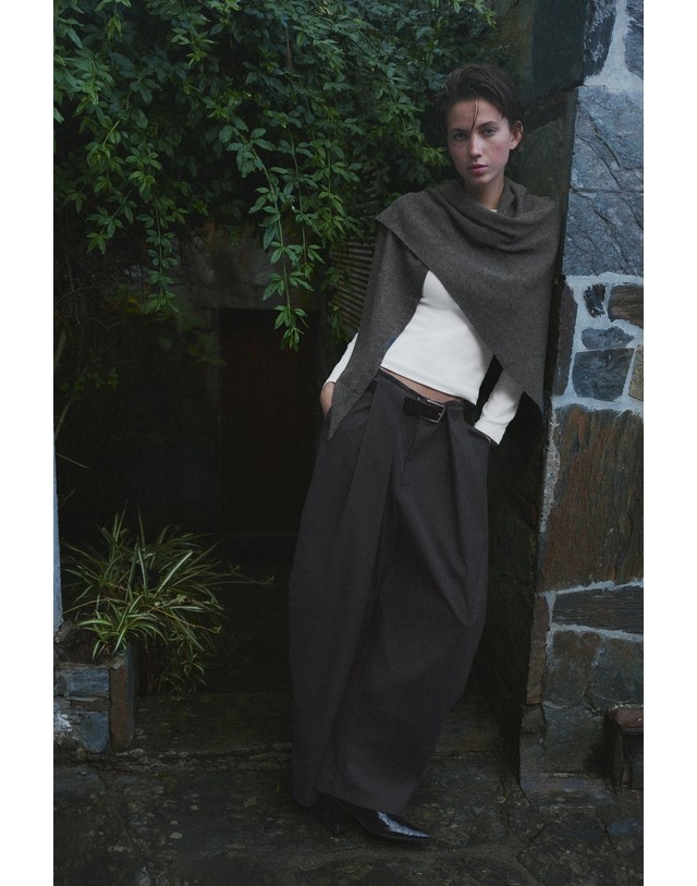 풀앤베어 풀앤베어 삼각 파인 니트 케이프 7006/328 ANTHRACITE GREY 그레이 착용컷