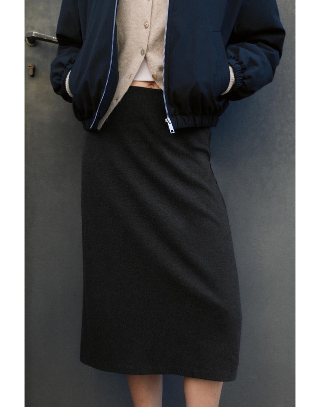 풀앤베어 풀앤베어 소프트 스트레이트 미디 스커트 7385/349 ANTHRACITE GREY 그레이 착용컷
