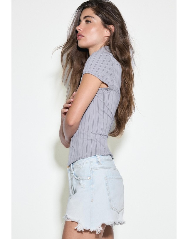 스트라디바리우스 스트라디바리우스 하이웨이스트 프레이드 데님 반바지 1362/729/721 MEDIUM LIGHT BLUE DENIM 블루 착용컷