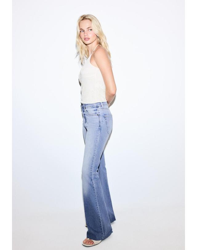 스트라디바리우스 스트라디바리우스 스트레치 슬릿 플레어 청바지 4804/586/741 MEDIUM LIGHT BLUE DENIM 블루 착용컷