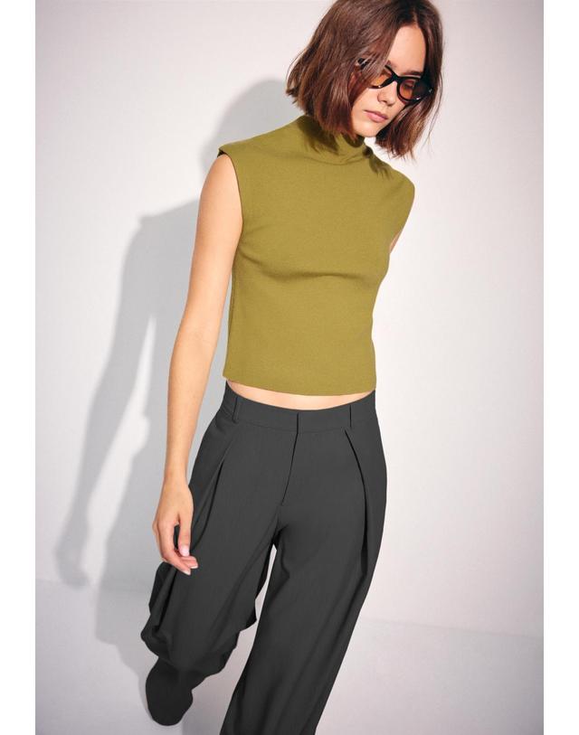 스트라디바리우스 스트라디바리우스 스탠드 칼라 슬림핏 민소매 니트 탑 5009/410/541 OLIVE GREEN 카키 착용컷
