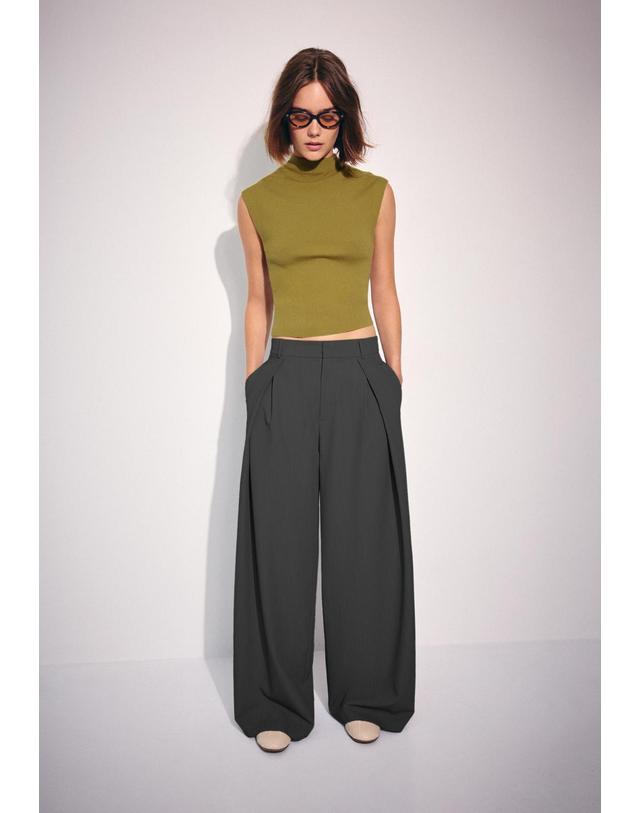스트라디바리우스 스트라디바리우스 스탠드 칼라 슬림핏 민소매 니트 탑 5009/410/541 OLIVE GREEN 카키 착용컷