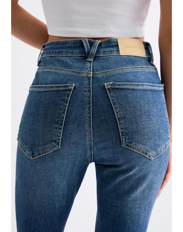 스트라디바리우스 스트라디바리우스 미드라이즈 카프리 청바지 4815/450/702 MEDIUM BLUE DENIM 블루 착용컷