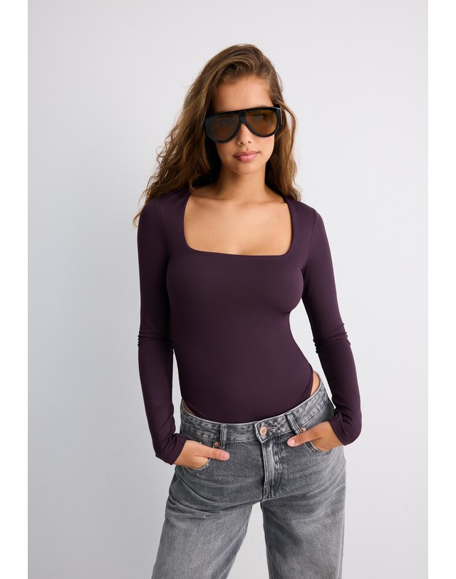 스트라디바리우스 스트라디바리우스 스퀘어넥 긴소매 바디수트 6560/927/651 DARK PURPLE 퍼플 착용컷