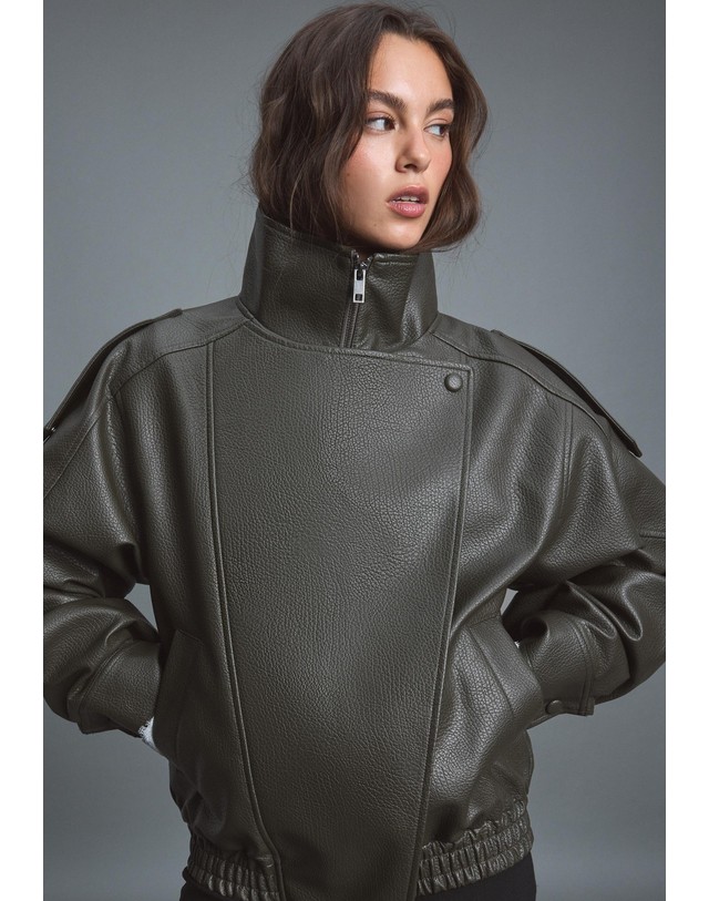 스트라디바리우스 스트라디바리우스 오버사이즈 바이커 자켓 1720/400/550 KHAKI 카키 착용컷