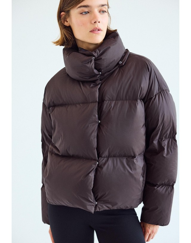 스트라디바리우스 스트라디바리우스 스카프 크롭 패딩 자켓 5615/001/400 BROWN 초콜릿 착용컷