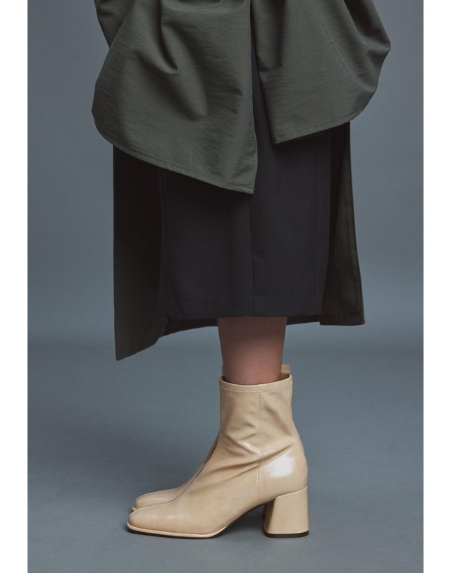 스트라디바리우스 스트라디바리우스 블록힐 라운드토 앵클 부츠 9906/871/102 BEIGE 베이지 착용컷