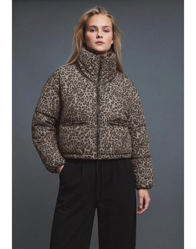 스트라디바리우스 스트라디바리우스 애니멀 프린트 숏 패딩 자켓 5600/176/451 MEDIUM BEIGE 브라운 착용컷