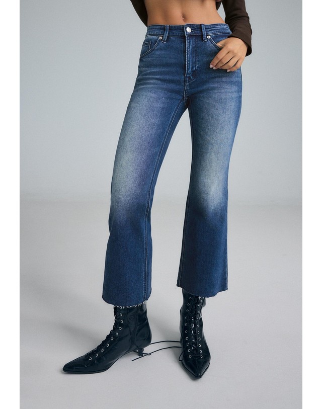 스트라디바리우스 스트라디바리우스 하이웨스트 크롭 부츠컷 청바지 1480/410/742 MEDIUM BLUE 블루 착용컷