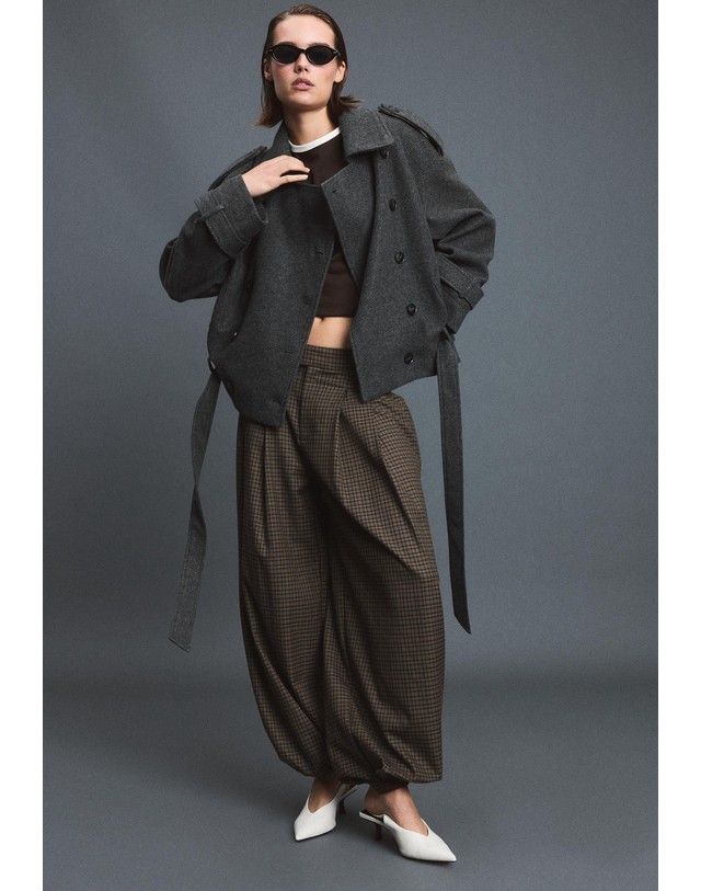 스트라디바리우스 스트라디바리우스 오버사이즈 크롭 트렌치 코트 5775/101/250 CHARCOAL GREY 그레이 착용컷