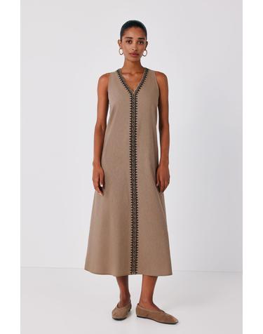 꼬르떼피엘 자수 브이넥 민소매 롱 원피스 1874475 BEIGE