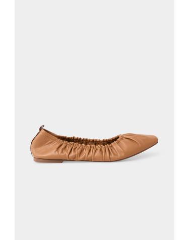페드로 델 이에로 가죽 셔링 발레리나 플랫 슈즈 8134588 BEIGE