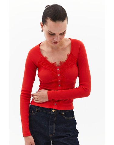 오엑스오 레이스 브이넥 버튼 티셔츠 6004932 ROJO