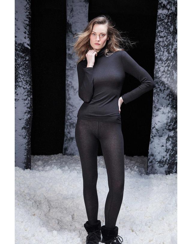 꼬르떼피엘 기셀라 하이넥 울혼방 슬림핏 긴팔 티셔츠 블랙 4233673 NEGRO 착용컷
