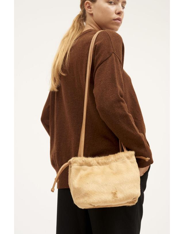 꼬르떼피엘 주비 퍼 스트링 미니 크로스 버킷백 5510782 BEIGE 베이지 착용컷