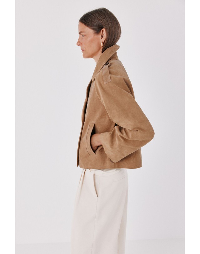 꼬르떼피엘 꼬르떼피엘 레더 더블 숏 트렌치 코트 7054708 BEIGE 베이지 착용컷